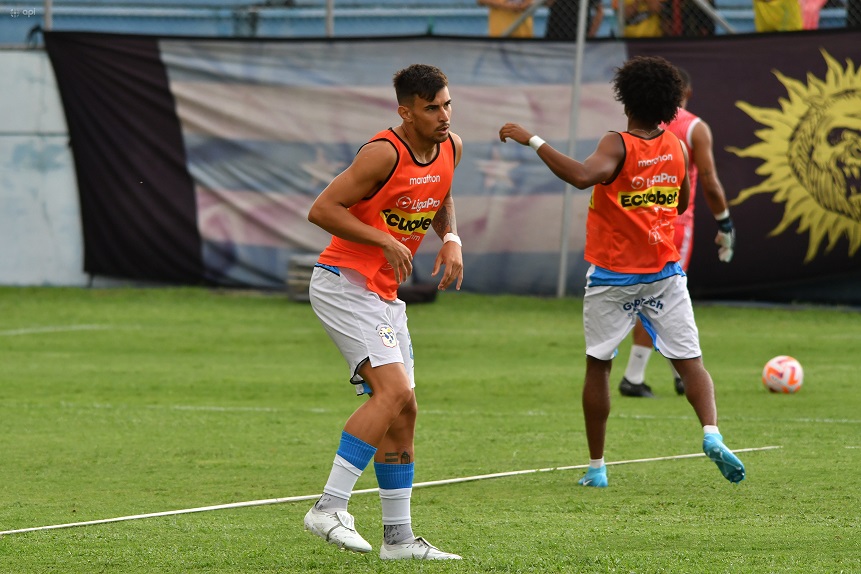 Jugadores del Manta FC en un calentamiento.
