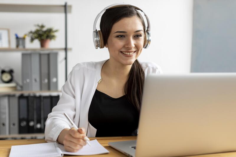 ¡Aplica ya! Senescyt anuncia 1.000 becas de maestría con el programa Transformar desde el Conocimiento.