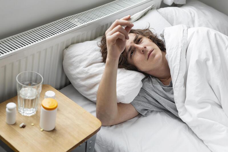 ¿Por qué la fiebre sube más en la noche La razón te sorprenderá