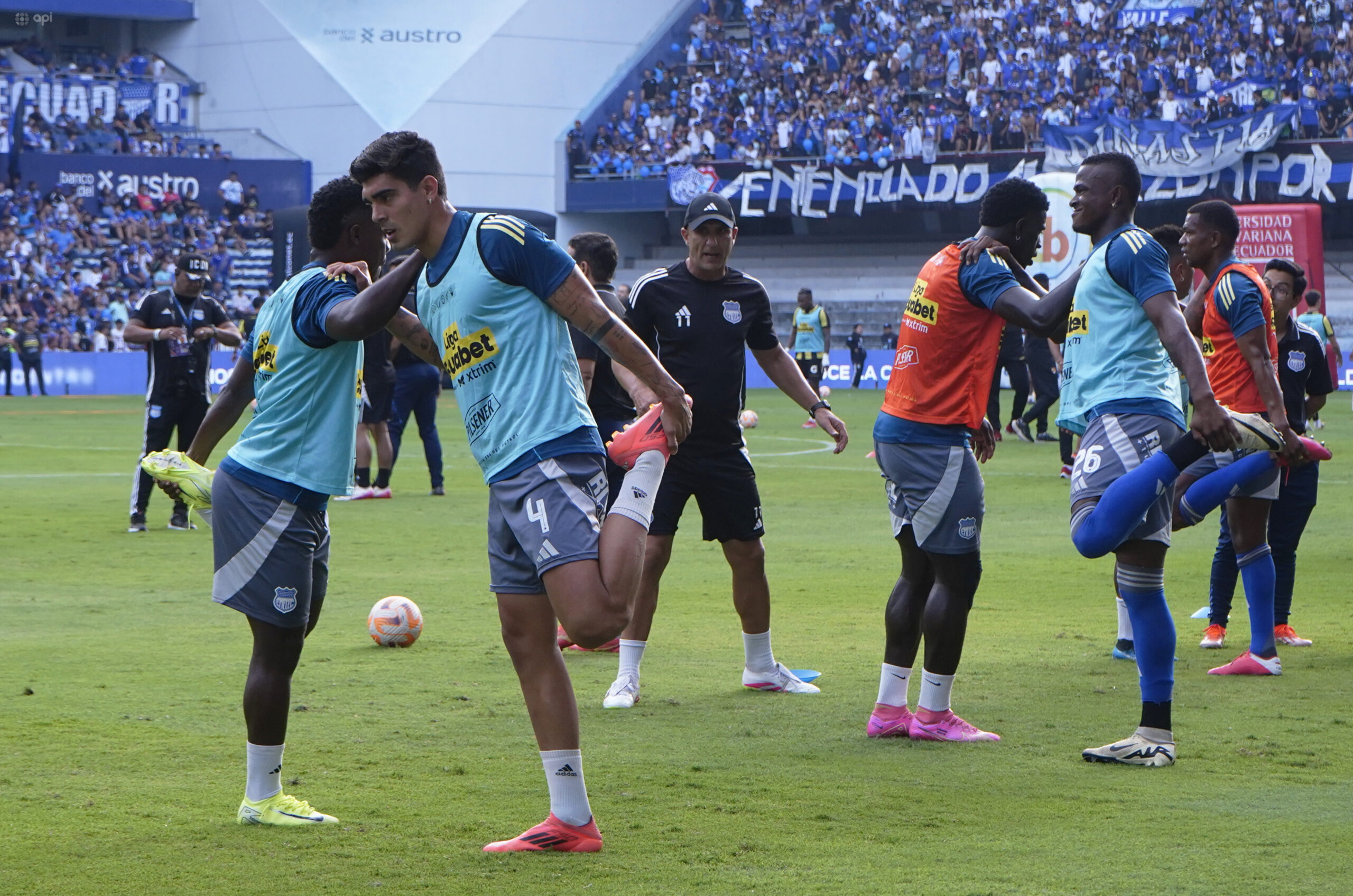 Futbolistas de Emelec desmienten a su presidente y detallan atrasos de sueldos