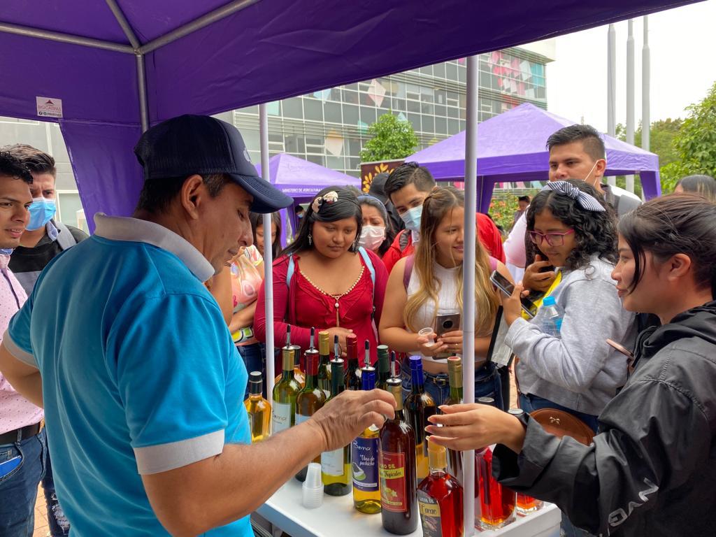 Arcsa Fest 2025 reúne a 80 emprendedores de Manabí para promover notificaciones sanitarias en Manta