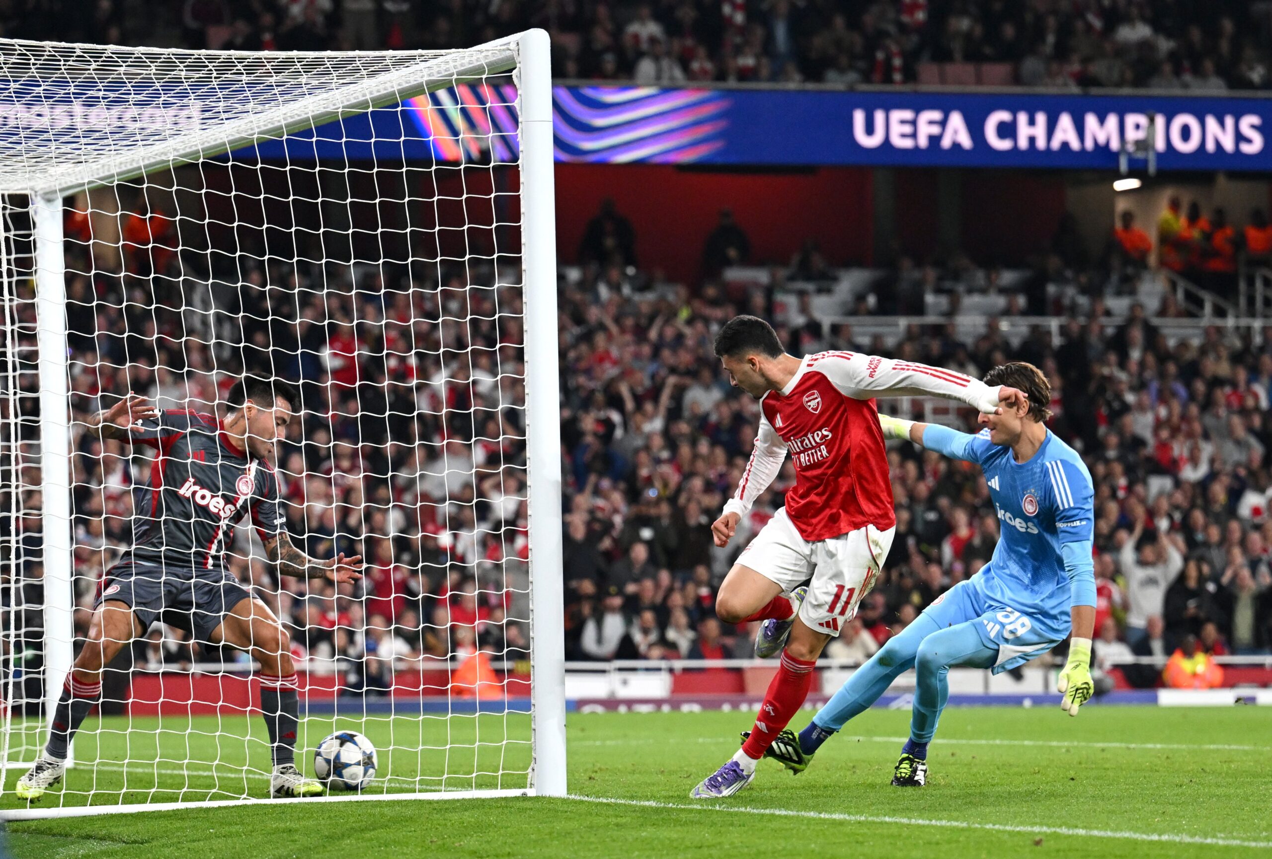 Arsenal derrotó 2-0 a Olympiacos en Champions League sin el ecuatoriano Piero Hincapié por lesión