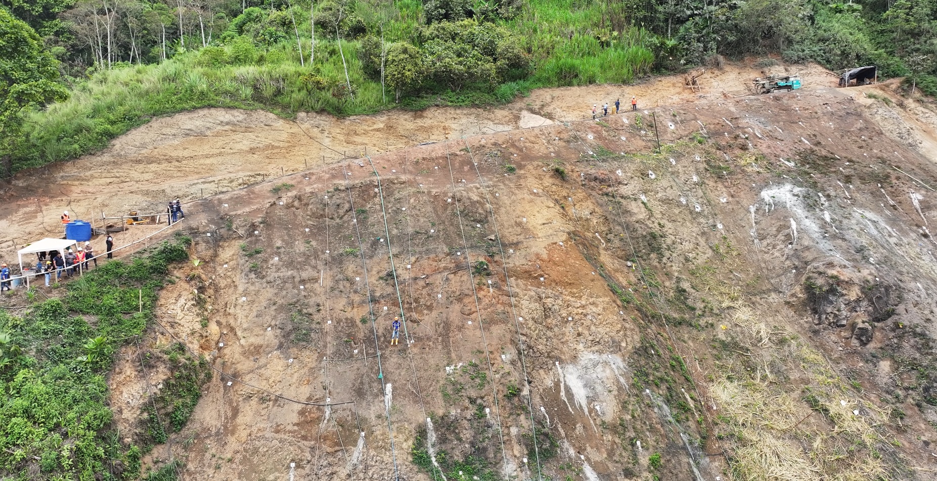 Avanza obra de contención en el km 83 para reforzar la seguridad vial en Santo Domingo