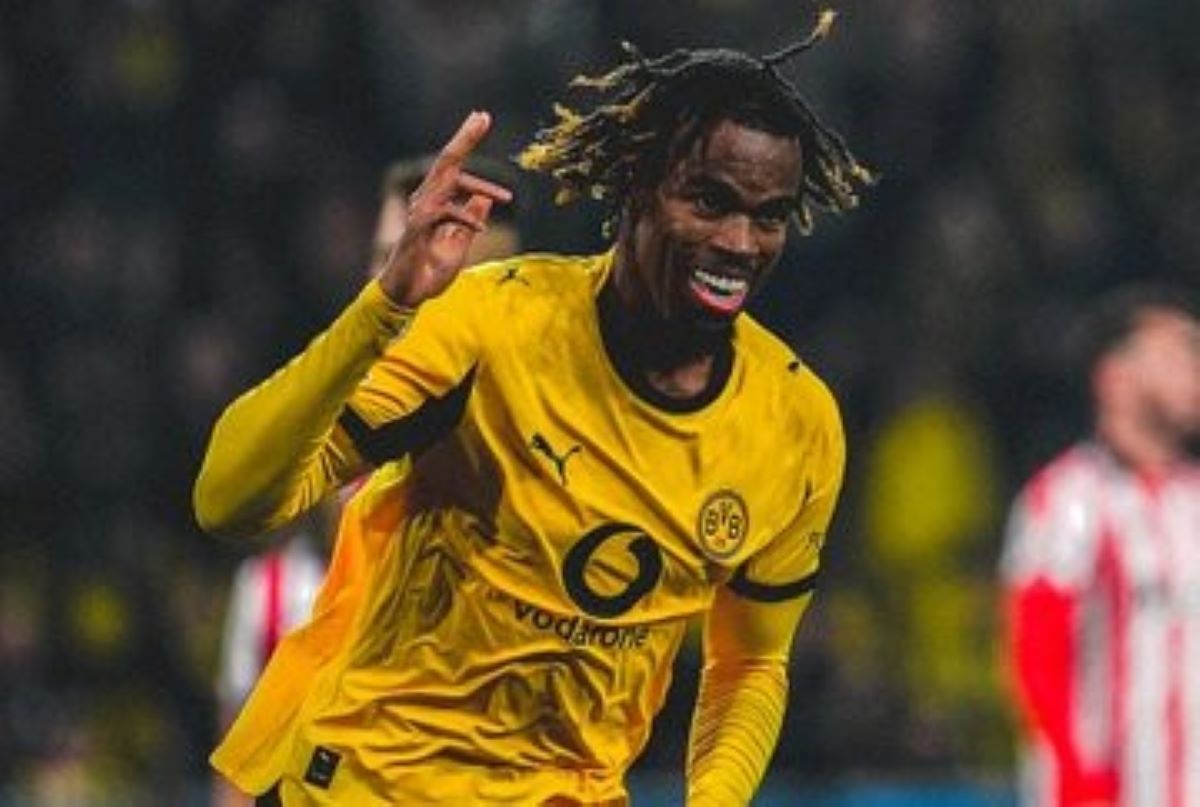 Carney Chukwuemeka marcó el segundo gol de Borussia Dortmund.