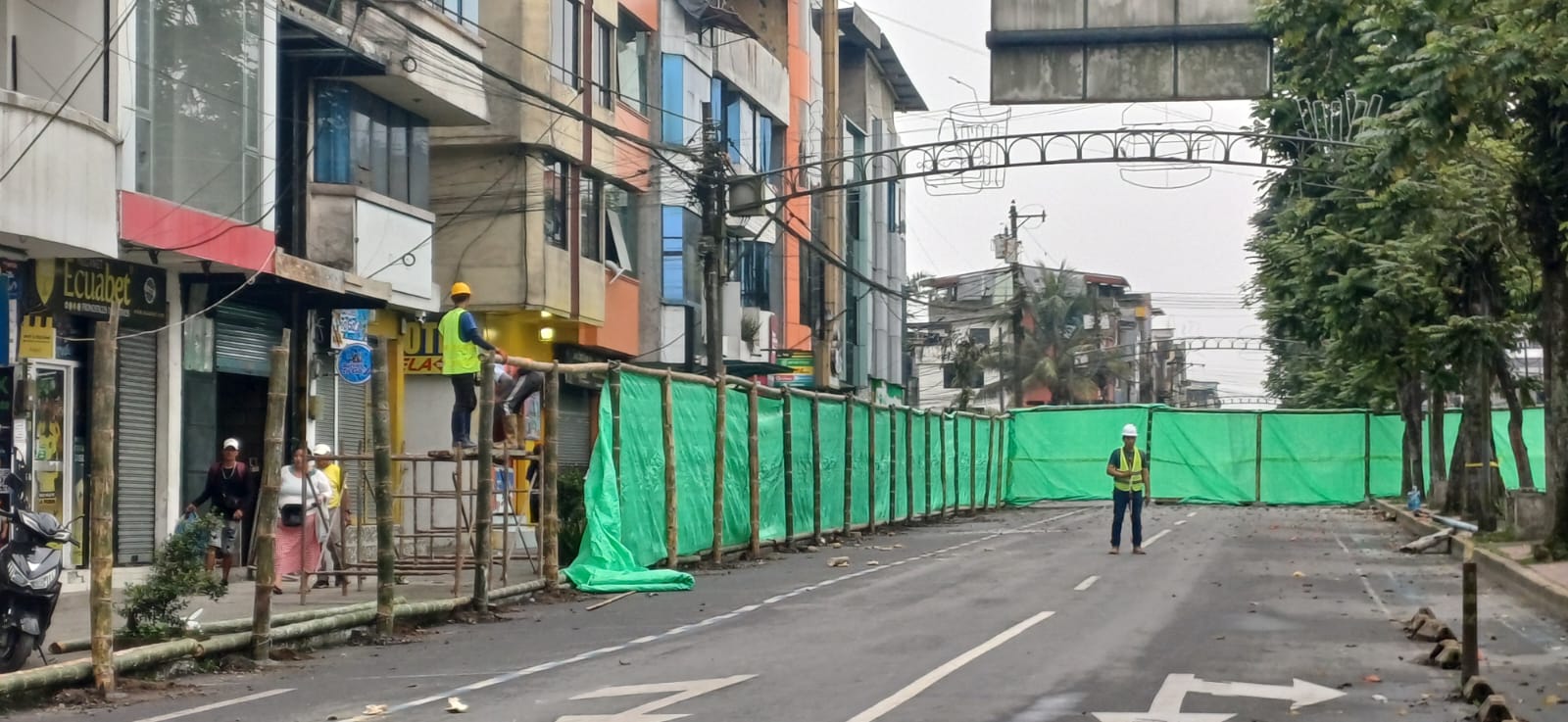 Comerciantes enfrentan caída de ventas por cierre vial en el sector de la Terminal Terrestre de Santo Domingo