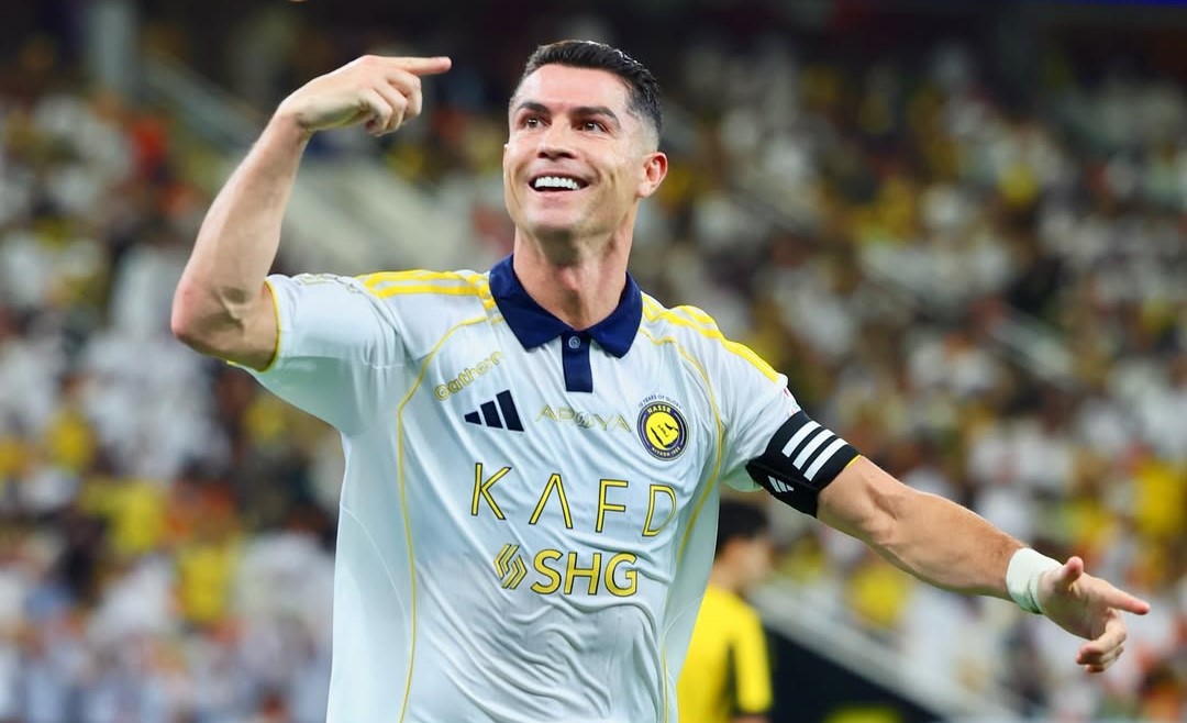 Cristiano Ronaldo al renovar su contrato con Al Nassr se convirtió en el primer futbolista multimillonario en la historia.