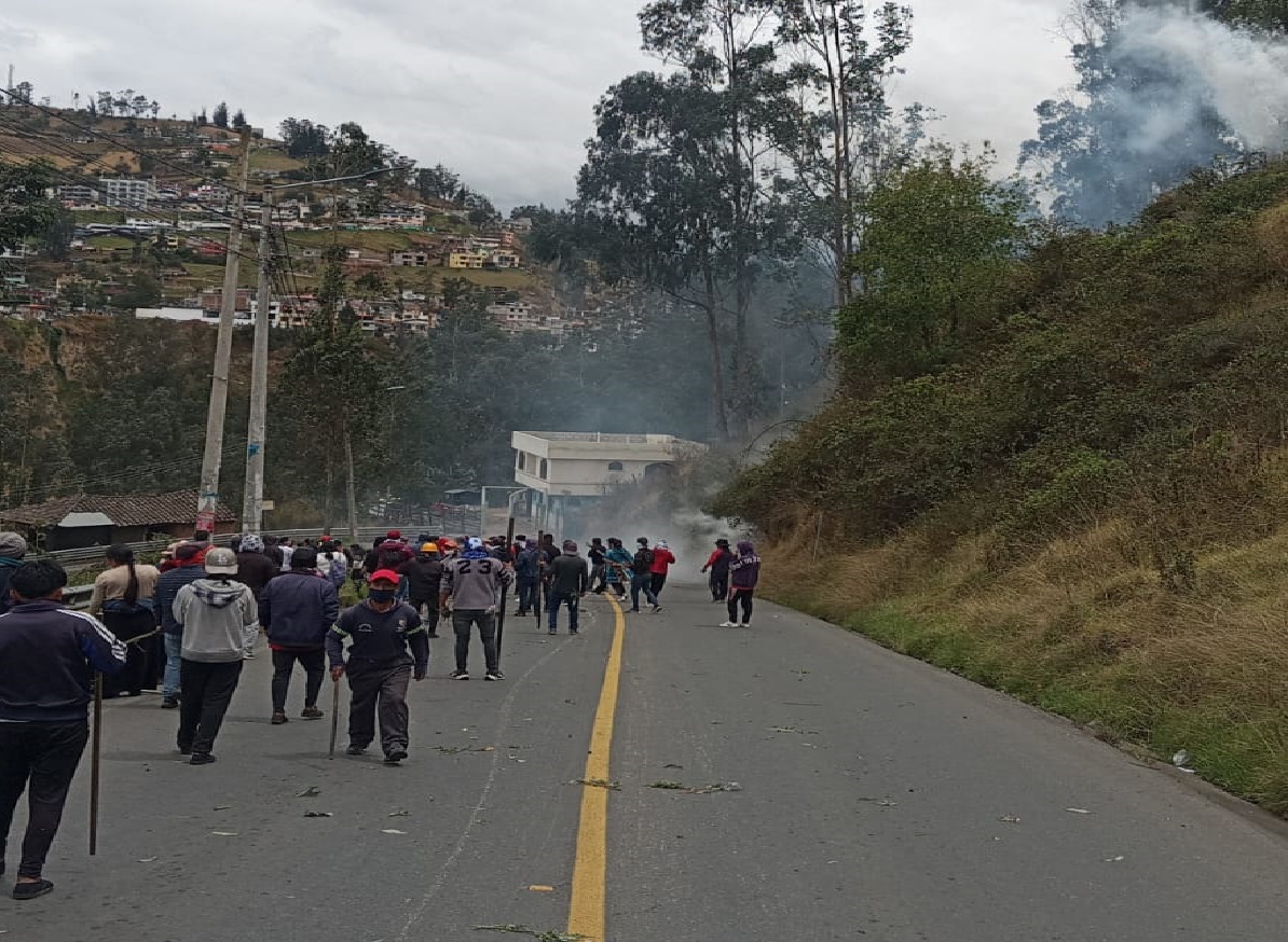 Guaranda en alerta: cierre de carreteras y enfrentamientos durante el paro nacional