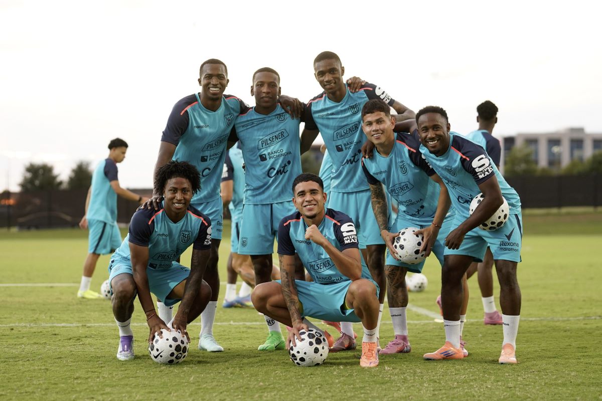 Jugadores de Ecuador se muestran felices tras una práctica en Estados Unidos.