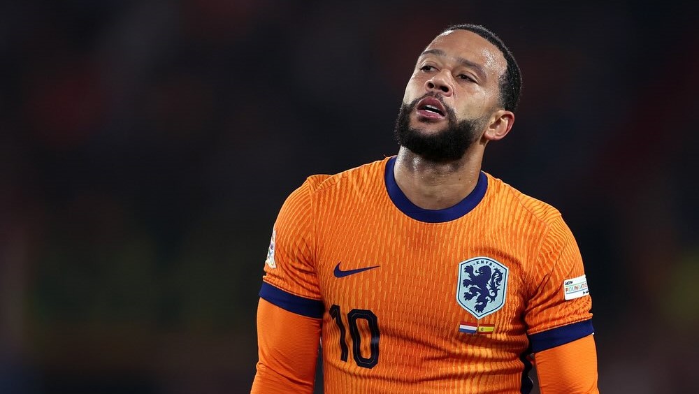 Koeman confirma que Memphis Depay no pudo viajar por pasaporte extraviado