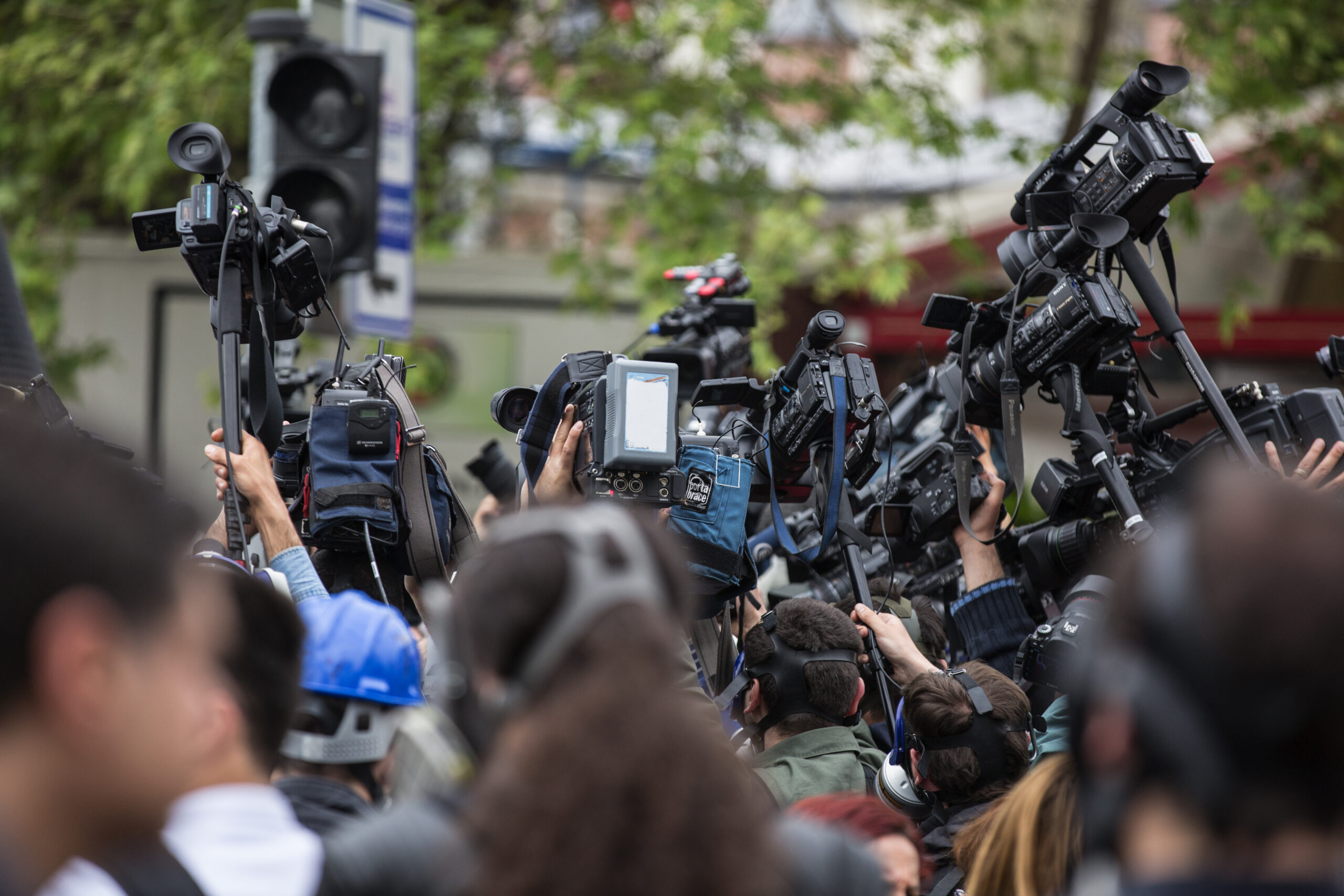 La Conaie anuncia salvoconducto para periodistas en el paro nacional y advierte sobre infiltrados.