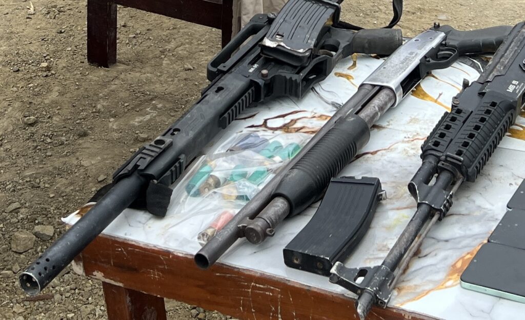 Las armas quedaron bajo custodia de la Policía.