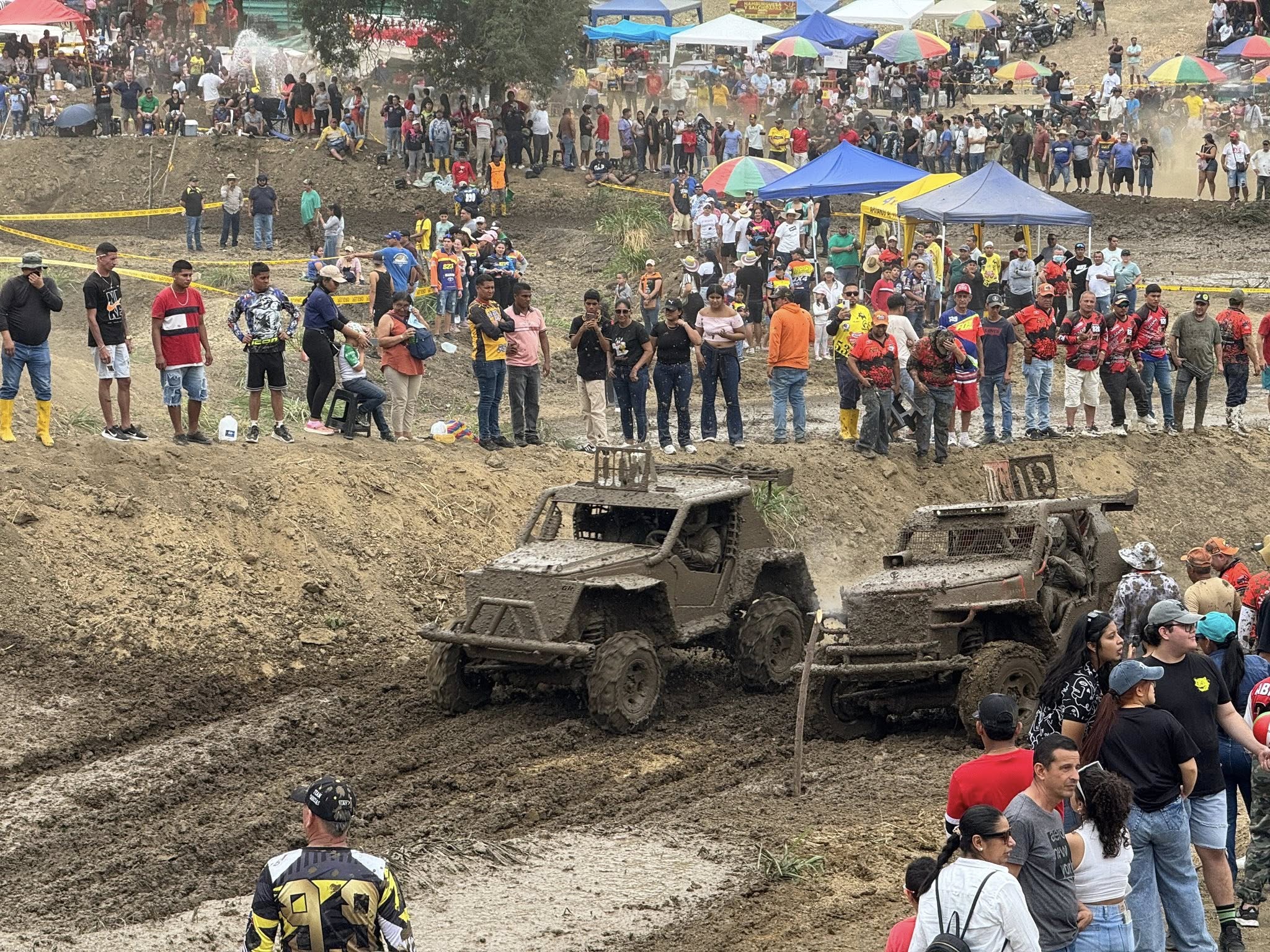 Los aficionados disfrutaron de la carrera en Maconta
