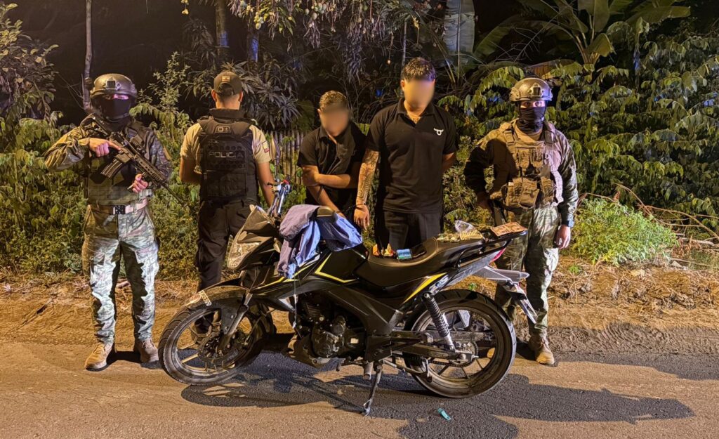 Los detenidos en poder de la droga fueron entregados a las autoridades judiciales.