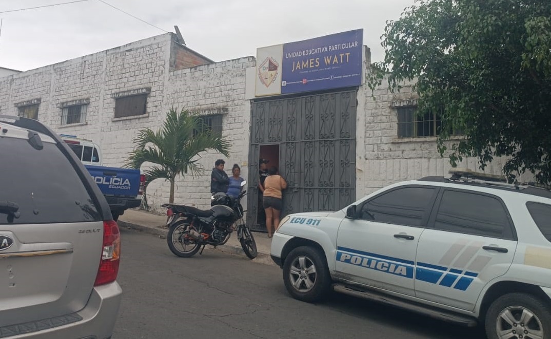 Miguel Ángel Cedeño, psicólogo escolar de 30 años, falleció a la 01h00 de este miércoles 8 de octubre en el hospital del Seguro Social en Manta.