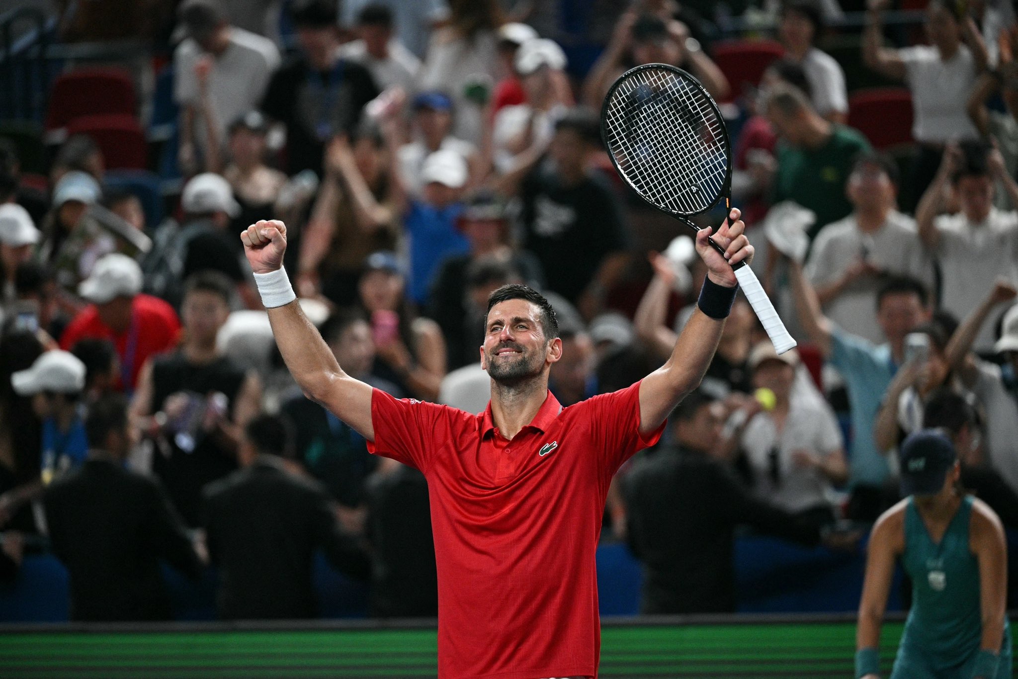 Novak Djokovic se impone a Jaume Munar en el Masters 1000 de Shanghái pese a las molestias físicas