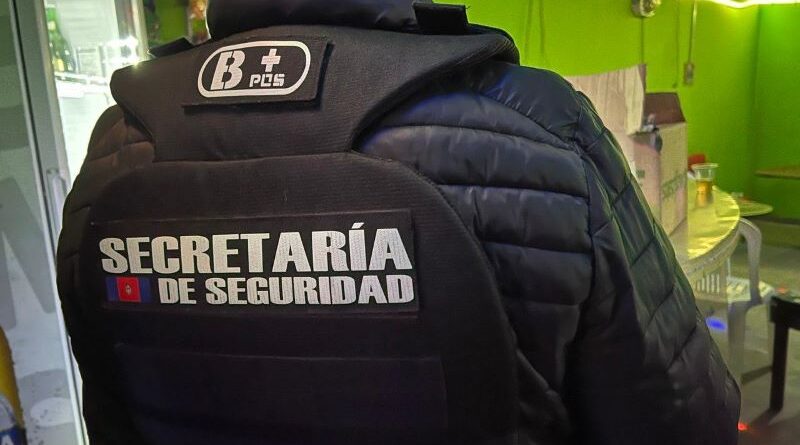 Operativos en Tumbaco y Los Chillos dejaron 11 clausuras, 5 detenidos y 4 armas de fuego decomisadas