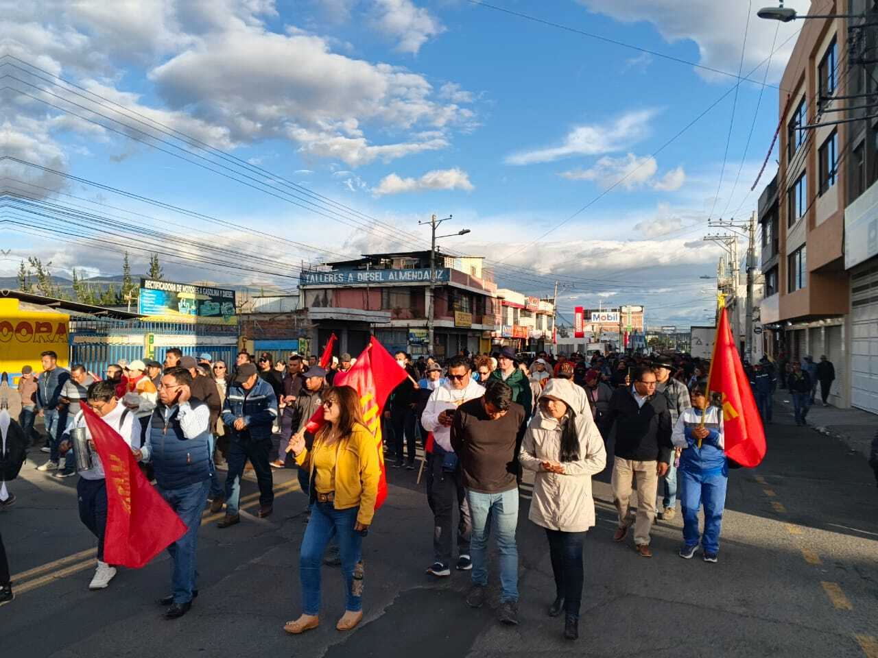 UNE rechaza violencia contra medios y medidas autoritarias en paro nacional por diésel