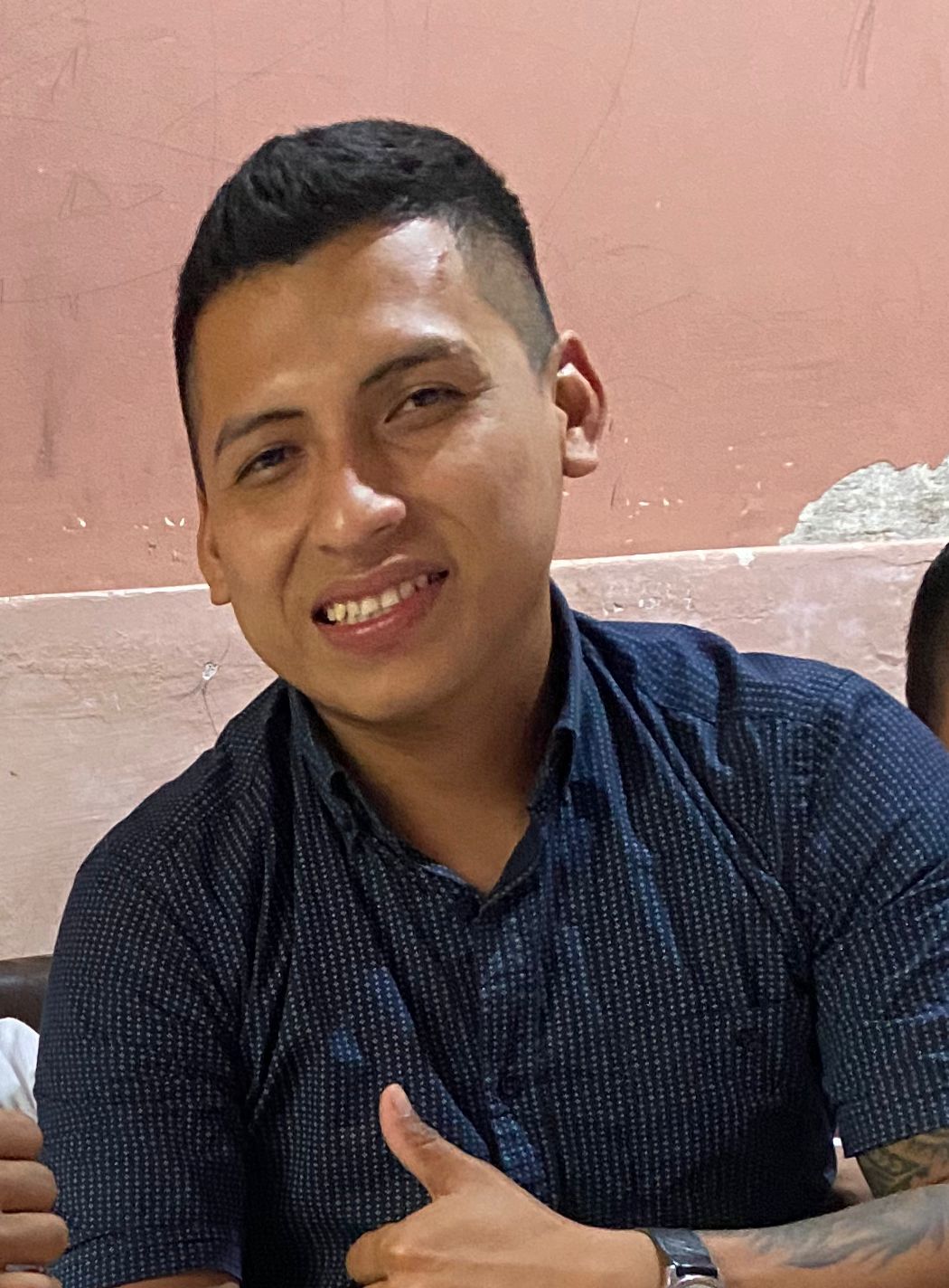 Herido en ataque armado Kevin Yasan lucha por su vida tras balacera en licorería de Santo Domingo