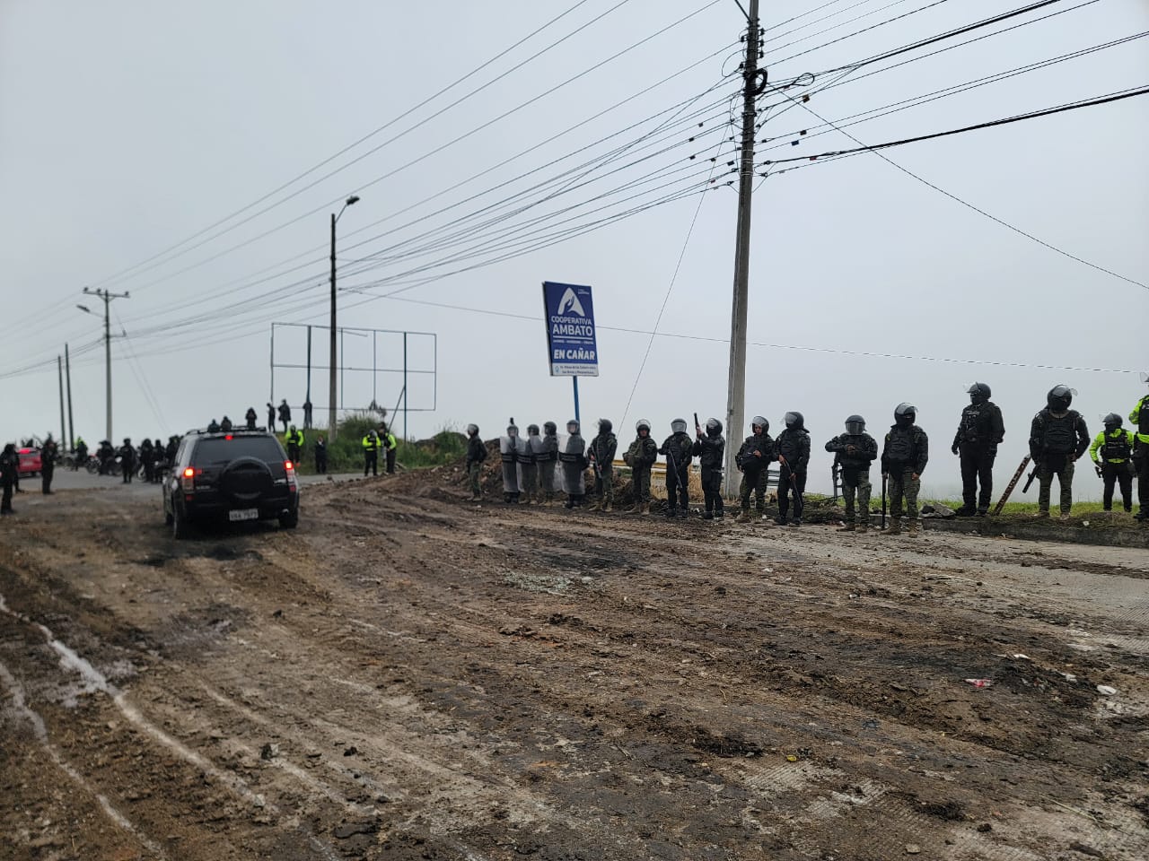 Fuerzas Armadas habilitan vías en Cañar y Azuay tras diálogos con comunidades