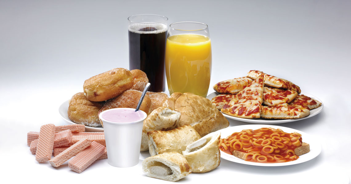 Alimentos ultraprocesados: el riesgo adictivo que preocupa a adultos mayores