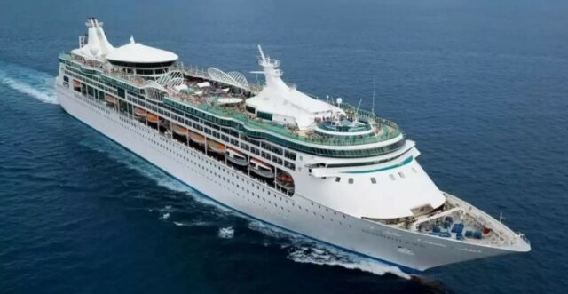 Un crucero de lujo interrumpe su viaje y salva vidas en el Caribe: así fue el dramático rescate