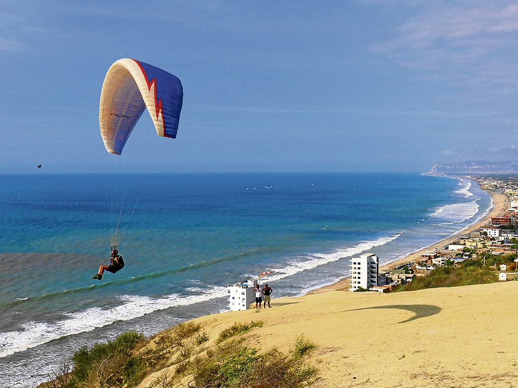 Este feriado puedes disfrutar de una aventura en las alturas: parapente en Crucita