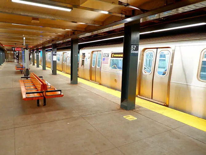 Tragedia en el metro de Nueva York: fallecen dos niñas al subirse al techo de un tren en movimiento