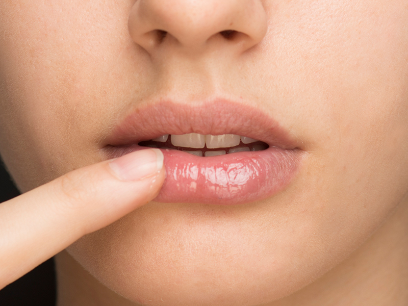 Dermatología advierte sobre el uso inadecuado del peeling labial en casa