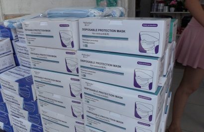 Hay escasez de mascarilla en las farmacias.