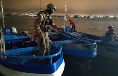Militares incautaron combustible ilegal en la parroquia San Mateo de Manta.
