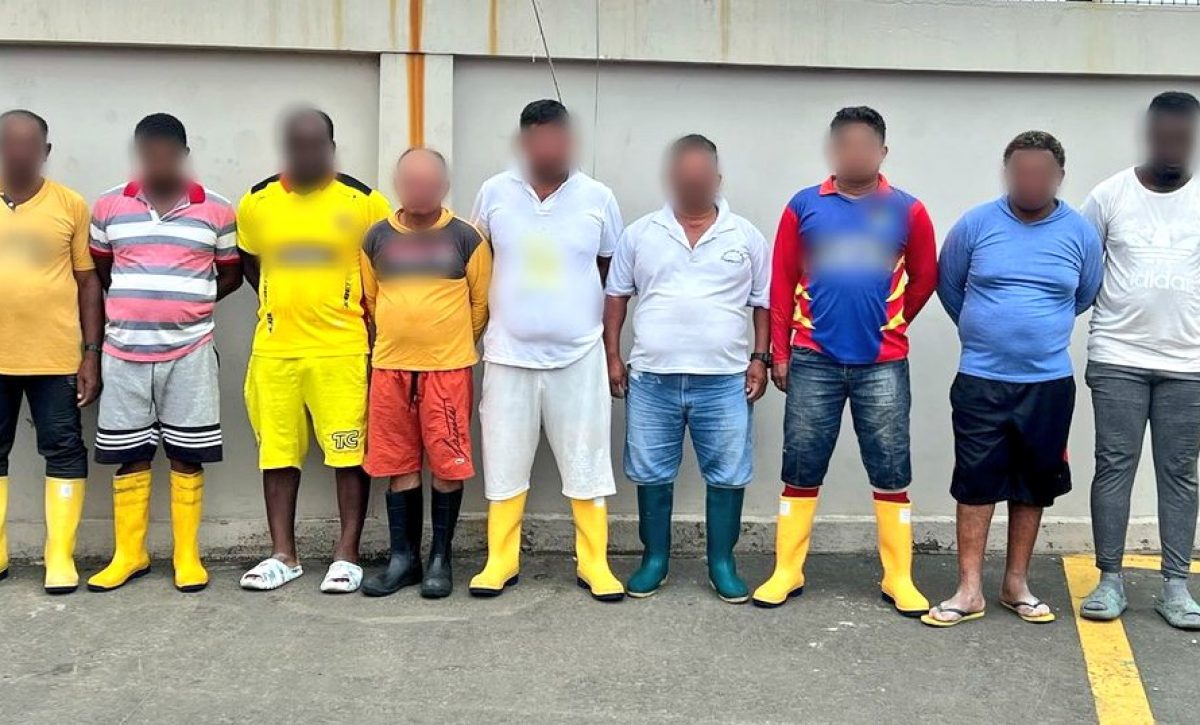 Detenidos por tráfico de combustible.