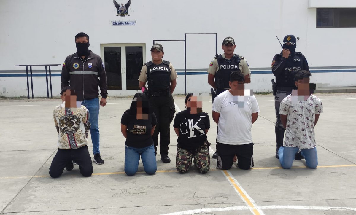 Cinco detenidos en Manta por secuestro y robo de vehículos a taxistas.