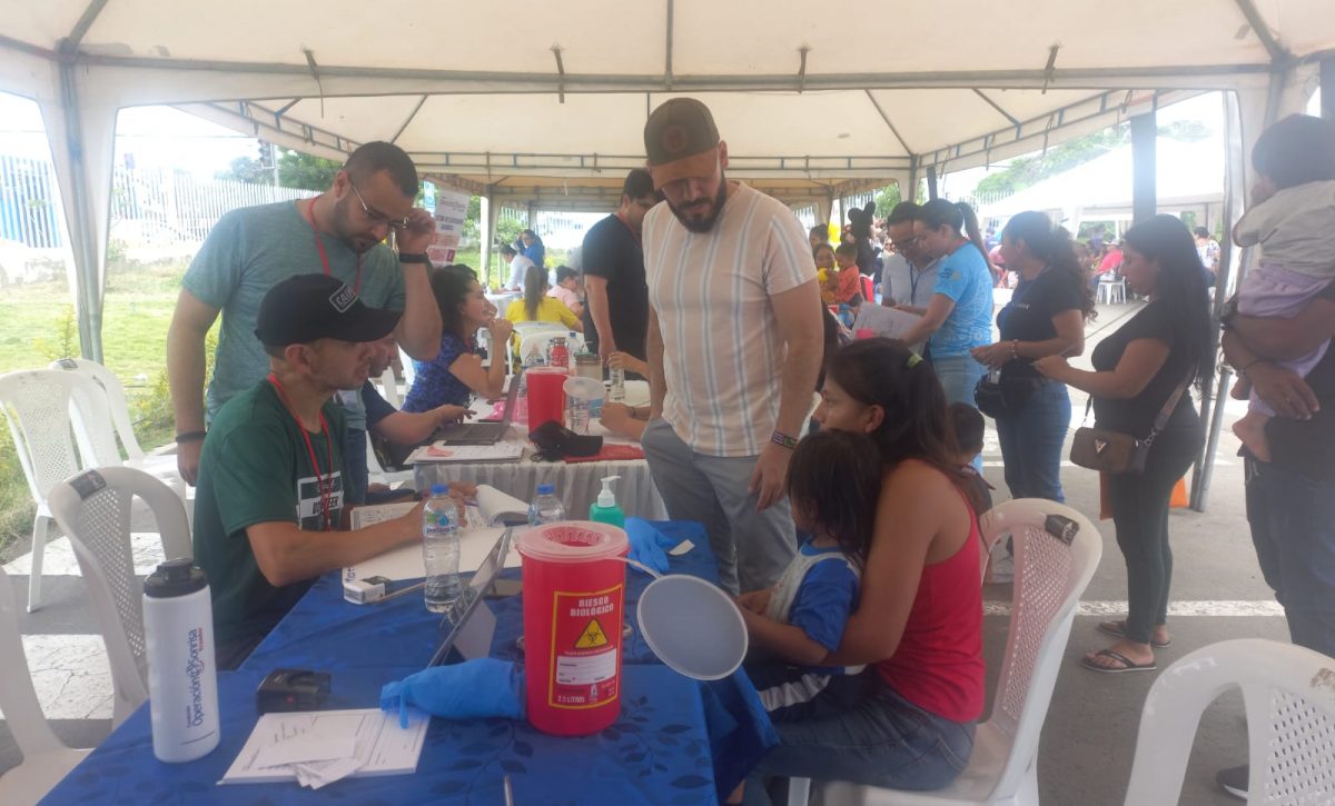 Las evaluaciones a los pacientes se realizaron en los exteriores del hospital del IESS Manta.
