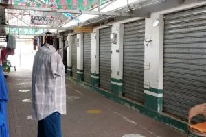 La zona comercial de Tarqui, en Manta, atraviesa una crisis marcada por el cierre de entre 100 y 120 locales.