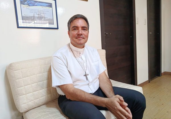 Andrés Drouet Salcedo es un sacerdote católico  fundador de la Unidad Educativa Nazaret y la Fundación Comunidad de Reinserción en Esperanza y Amor (CREA).