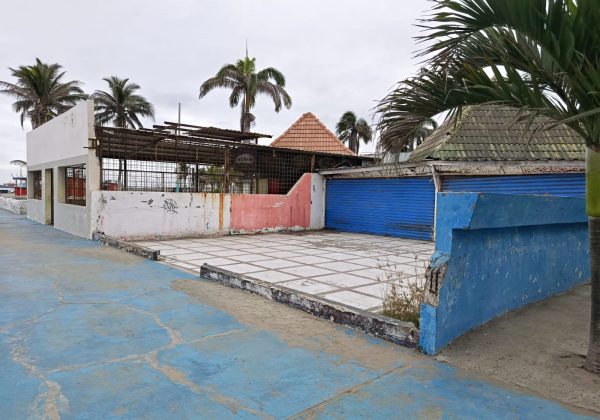 La falta de mantenimiento en el Malecón Escénico impacta negativamente en el turismo que llega a este lugar de Manta.