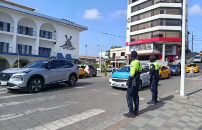 Los agentes municipales siguen operando, mientras la Agencia de Tránsito no atiende a usuarios.