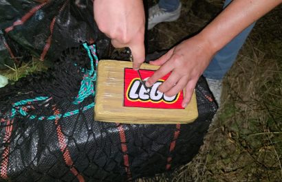 Grupos de narcotraficantes se asocian para enviar cargamentos de cocaína, dijo la Policía.