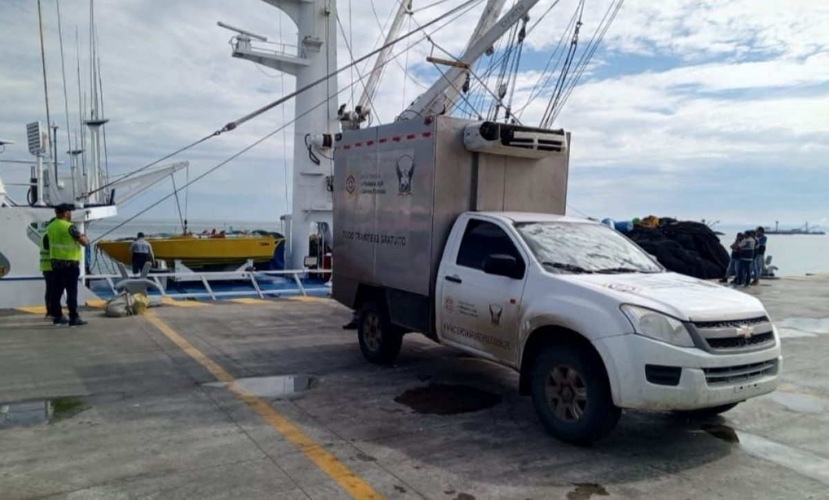 Retiran en Manta cadáver de venezolana fallecido en altamar