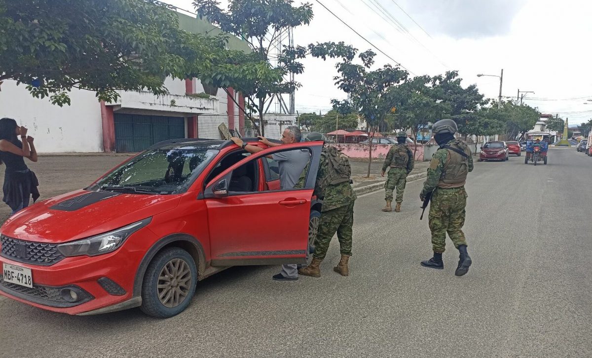 Militares en operativos de control en Portoviejo