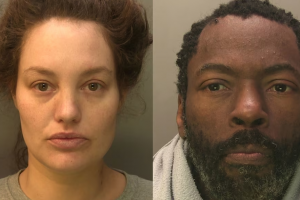 14 años de prisión para aristócrata británica y su novio por matar a su bebé