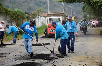 Reparan más de 120 baches en vía crítica pese a escasez de asfalto