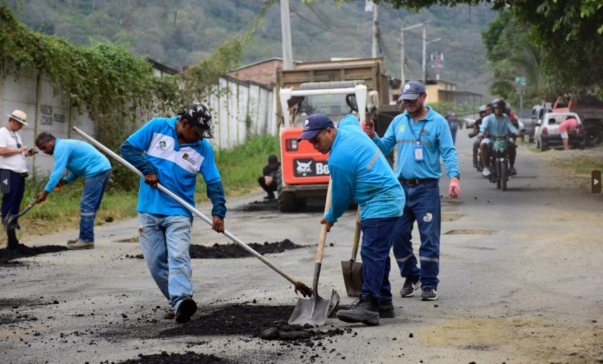 Reparan más de 120 baches en vía crítica pese a escasez de asfalto