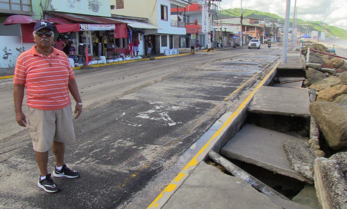 OLEAJE AFECTA AL MALECON DE CRUCITA (1)