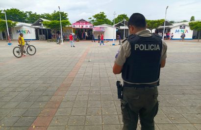 Dos hombres resultaron heridos en un ataque a balas. Uno es víctima colateral, dijo la Policía.