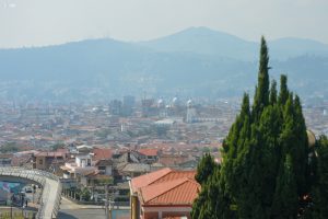Cuenca con clima parecido a Quito: frío y lluvias se esperan este miércoles