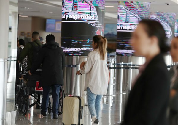 Llegada de ecuatorianos al aeropuerto de Quito