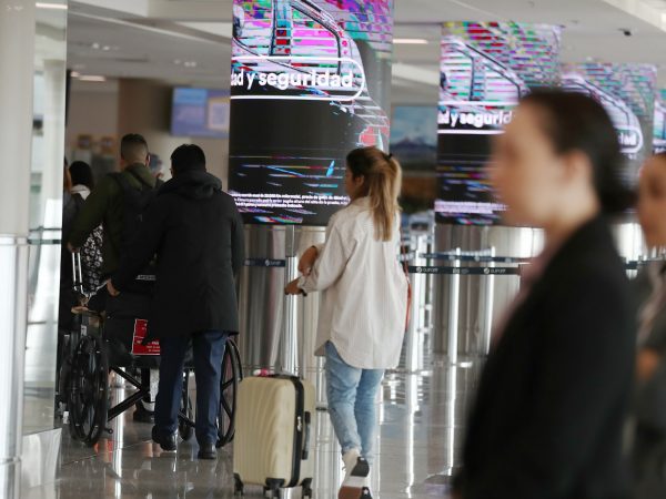 Llegada de ecuatorianos al aeropuerto de Quito