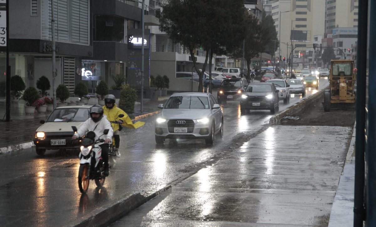 Viernes con cielos despejados en la Costa y clima lluvioso en Quito y Cuenca