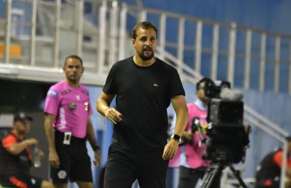 El técnico argentino Nicolás Chietino dirigió a Delfín SC en ocho fechas.